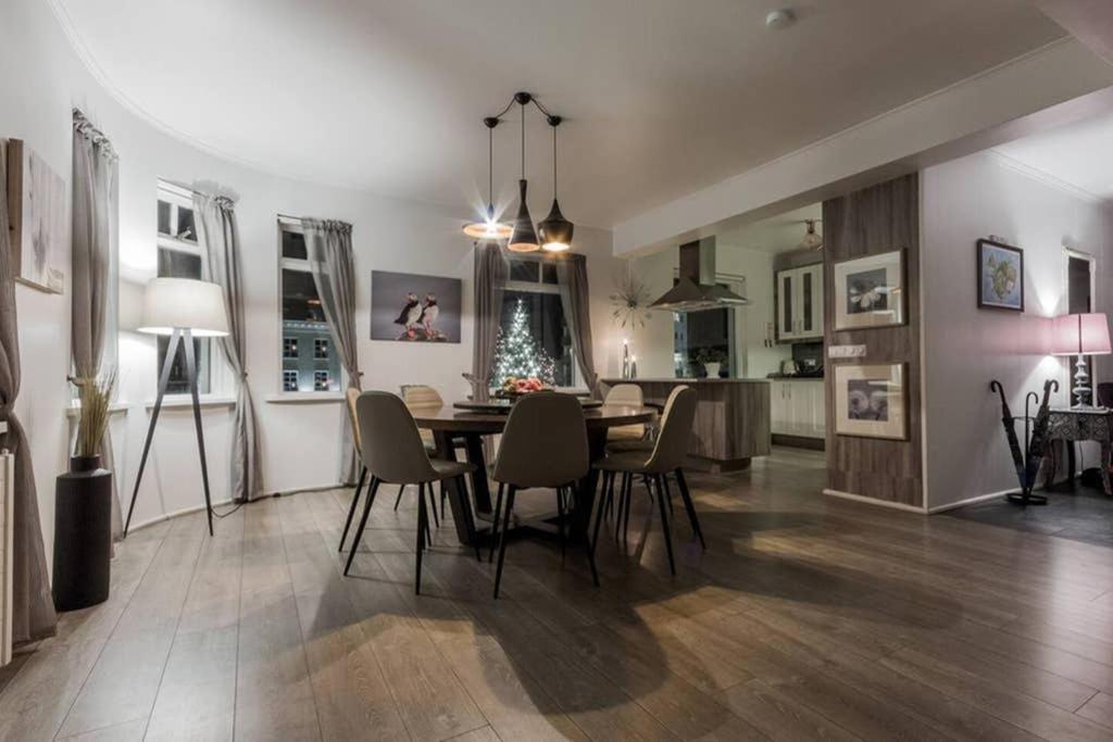 Superb Central Location, No Car Needed - Spacious Akureyri Eksteriør bilde