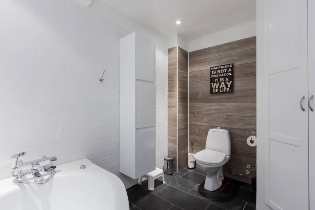 Superb Central Location, No Car Needed - Spacious Akureyri Eksteriør bilde