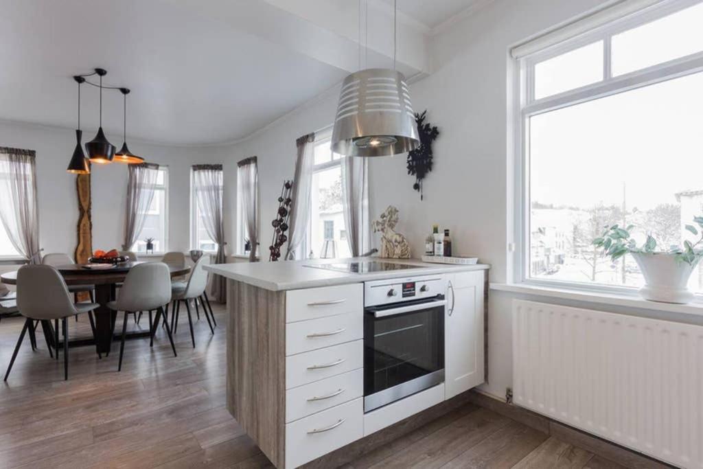 Superb Central Location, No Car Needed - Spacious Akureyri Eksteriør bilde