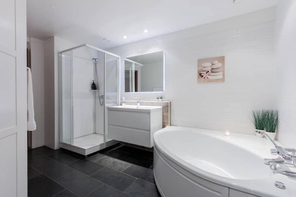 Superb Central Location, No Car Needed - Spacious Akureyri Eksteriør bilde