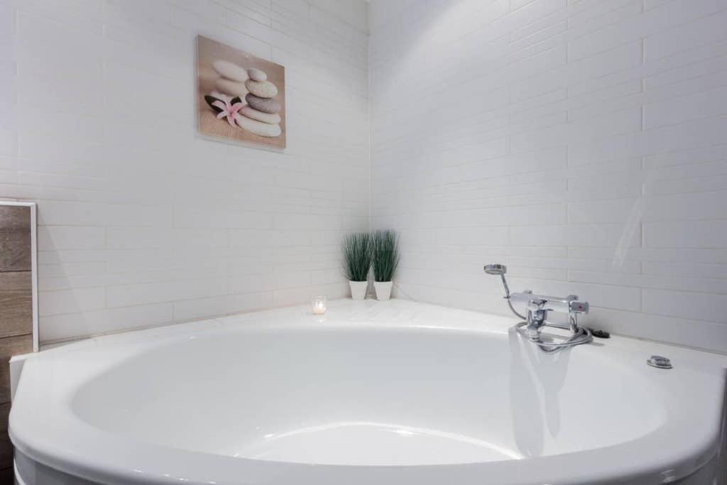 Superb Central Location, No Car Needed - Spacious Akureyri Eksteriør bilde
